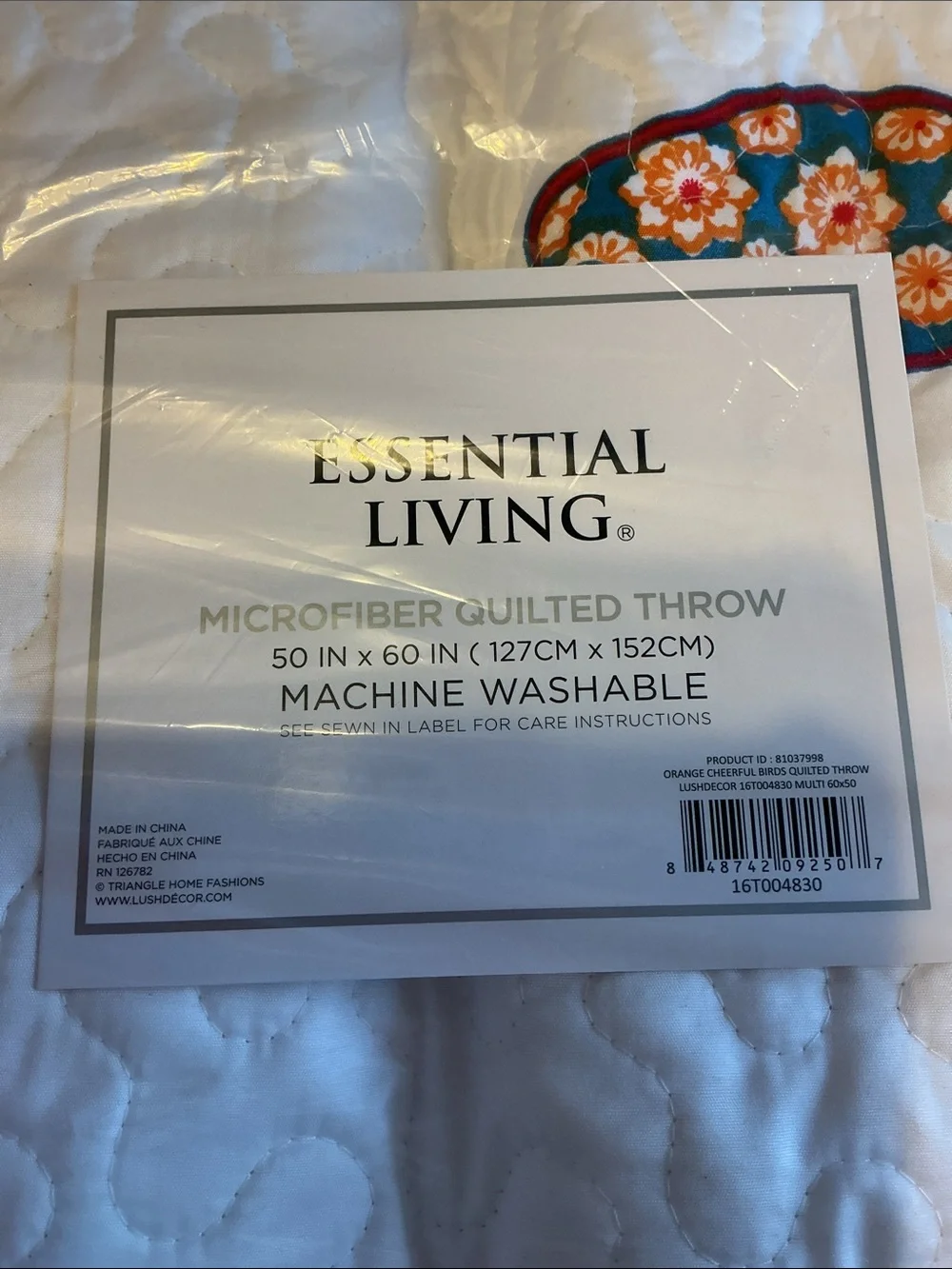 ESSENTIAL LIVING THROW/ BRAND NEW IN BAG